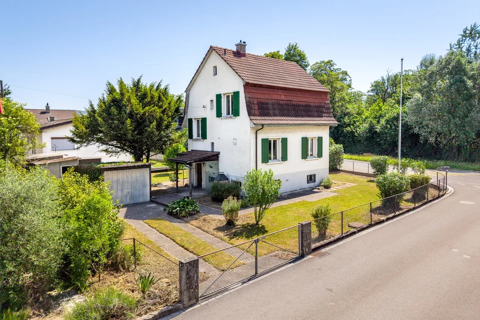 Hübsches Einfamilienhaus mit viel Umschwung und grossem Potenzial