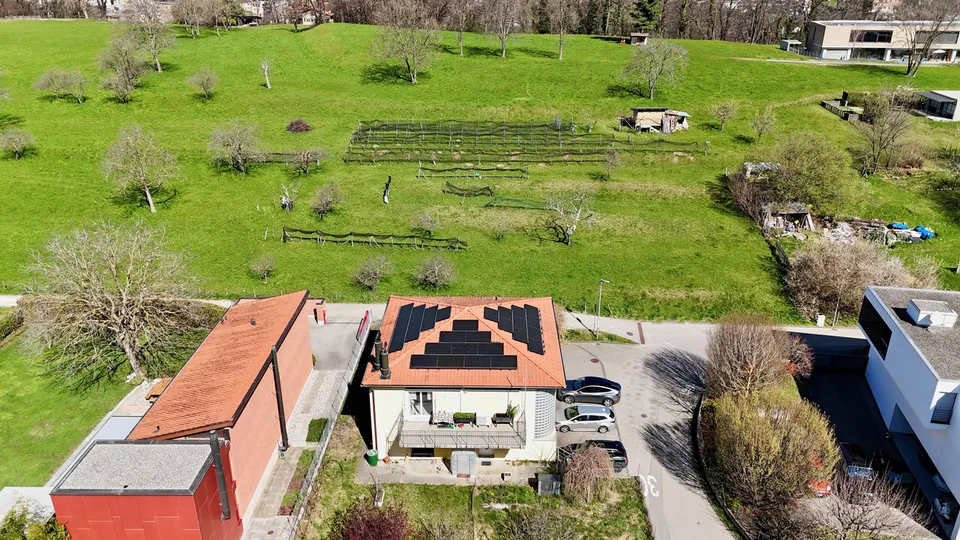 Luminoso Appartamento con Giardino Privato in Casa Bifamiliare