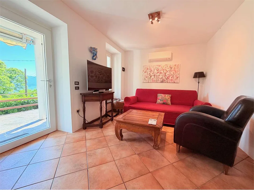 Charming single-family house in sunny location with large garden