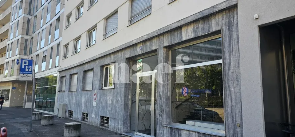 Büros 336 m2 zur Miete in Ouchy