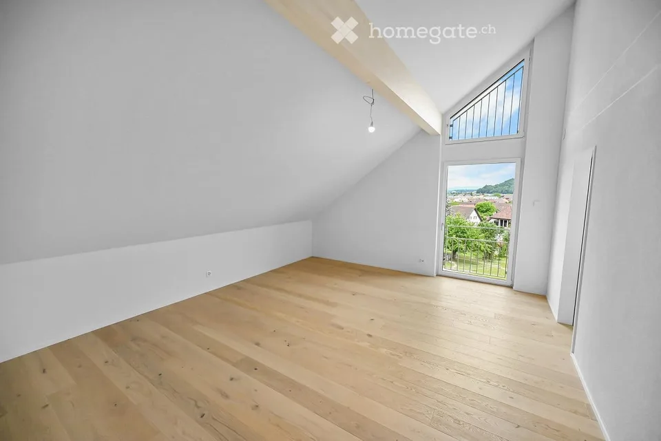 Affitto per la prima volta: 3,5 locali, 120 m2, terrazza sul tetto, CHF 2'500 incluse spese accessorie