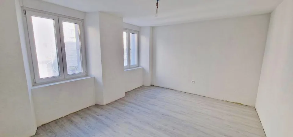 Wohnung 3.5 Zimmer renoviert im Herzen von Le Locle