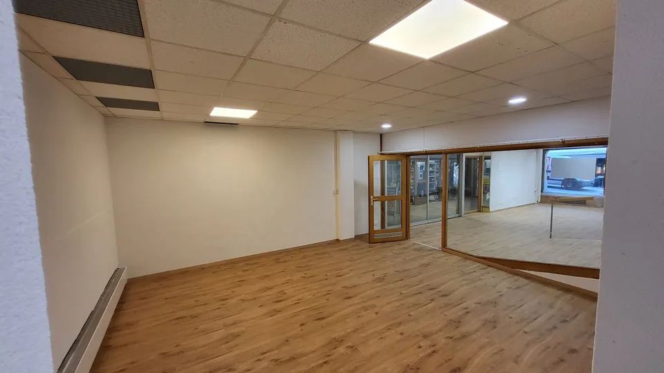 Rue des Moulins 51, Neuchâtel - Local de 360m2 rénové en 2025