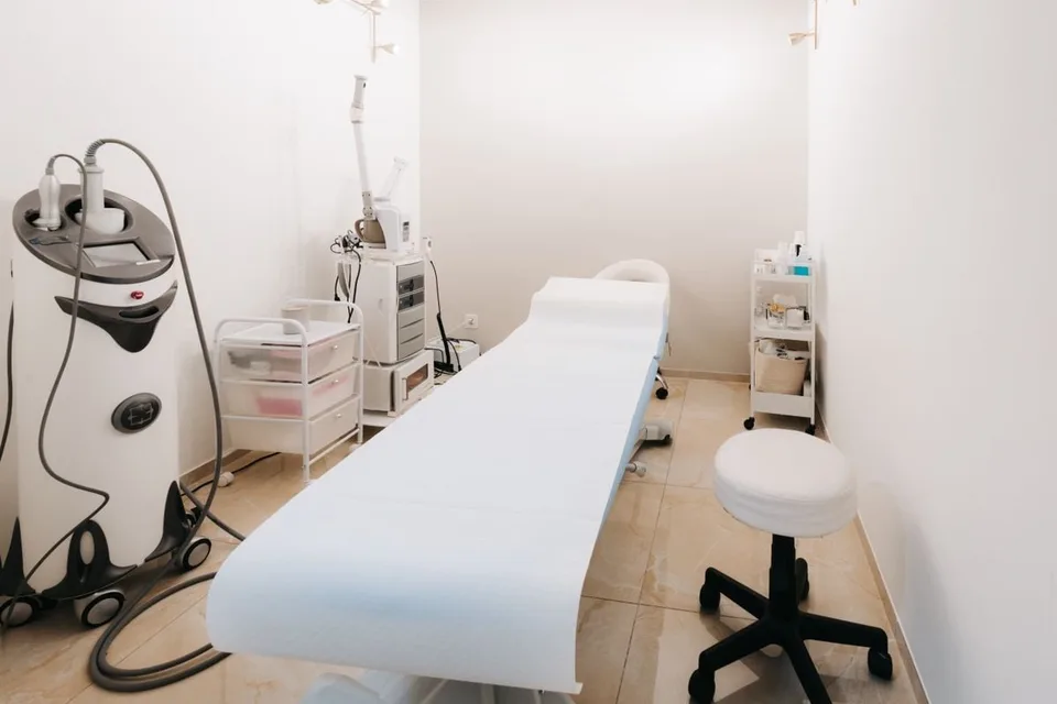 EXQUISITER SCHÖNHEIS-SALON MIT DIVERSEN ANGEBOTEN – Foto 6 von 8