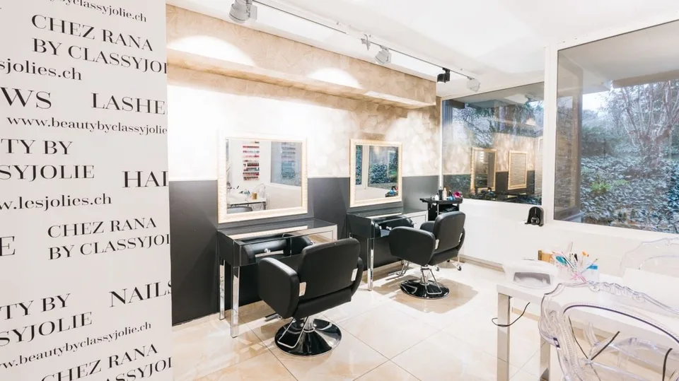 SALONE DI BELLEZZA SQUISITO CON DIVERSE OFFERTE