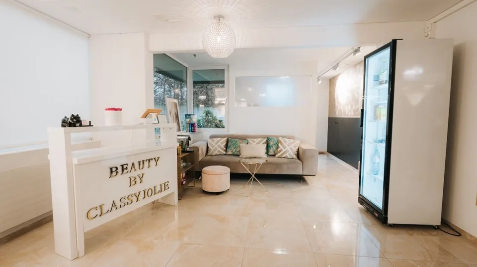 SALONE DI BELLEZZA SQUISITO CON DIVERSE OFFERTE