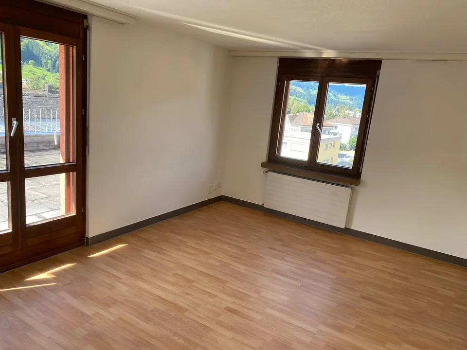 Helle und gemütliche 2.5-Zimmer-Wohnung mit einladender Terrasse