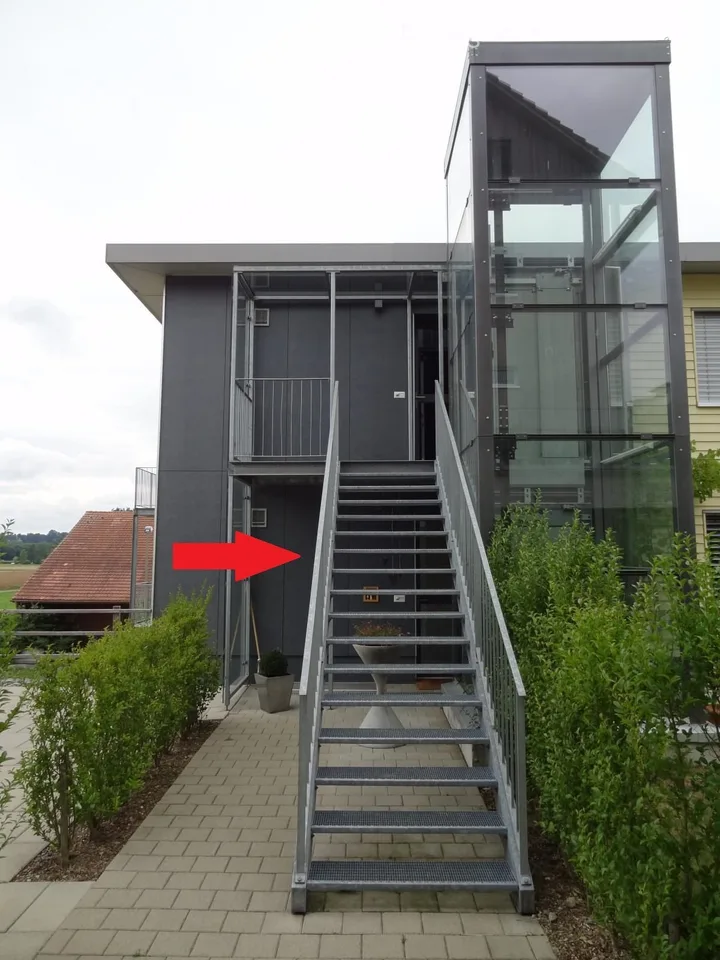 Edificio per sentirsi bene: Appartamento spazioso di 4,5 locali in standard di proprietario con vista sul verde