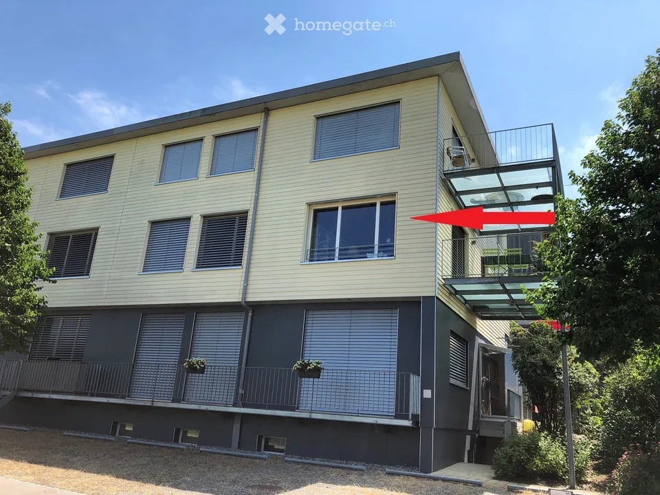 Edificio per sentirsi bene: Appartamento spazioso di 4,5 locali in standard di proprietario con vista sul verde