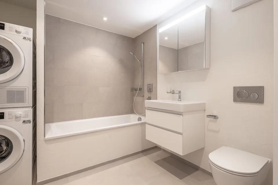 Delizioso appartamento di 4,5 locali in un edificio storico con balcone a Liestal – disponibile immediatamente