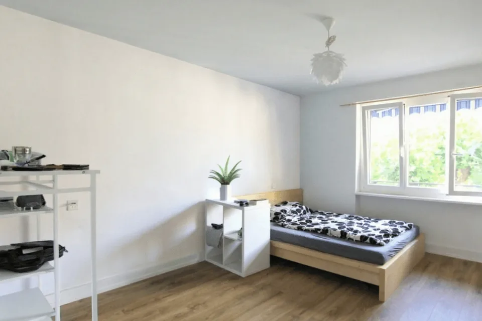 Appartement élégant rénové dans un excellent emplacement de transport !