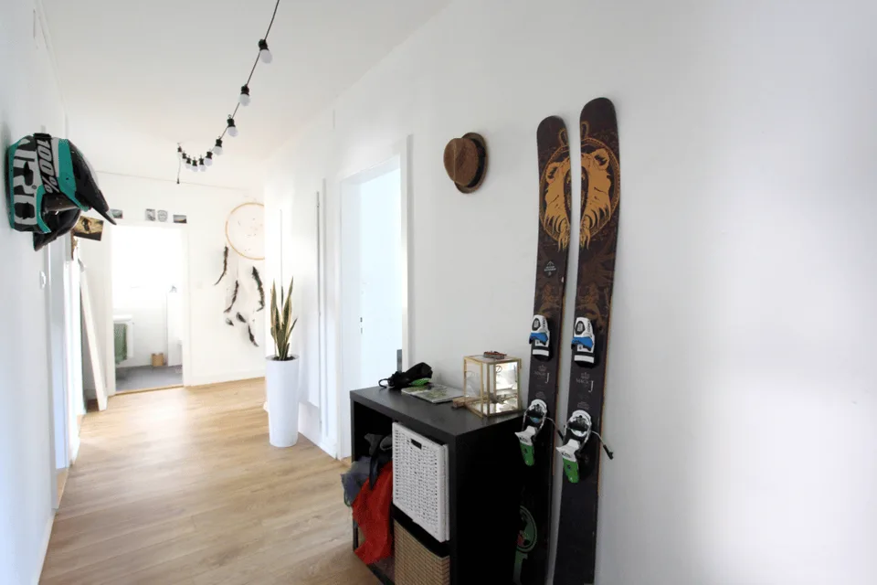 Appartement élégant rénové dans un excellent emplacement de transport !