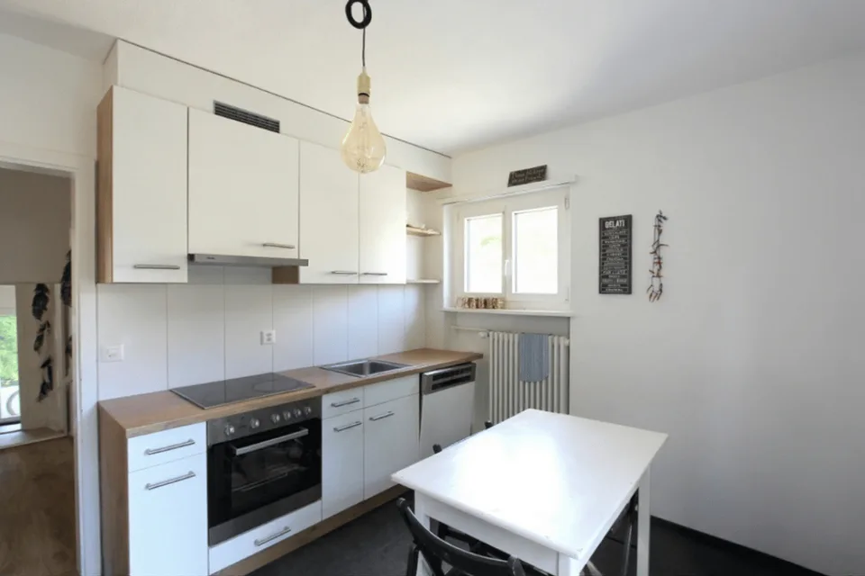 Appartement élégant rénové dans un excellent emplacement de transport !