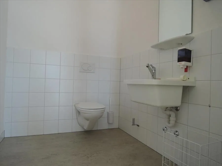160m2 Büro- und Gewerberäumlichkeiten zu vermieten – Foto 8 von 9