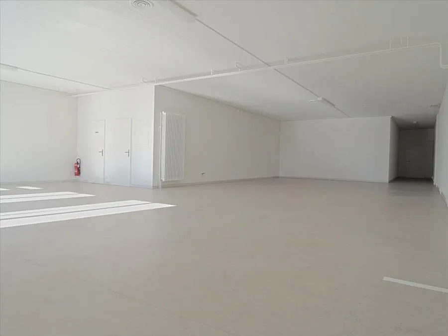 160m2 de bureaux et locaux commerciaux à louer
