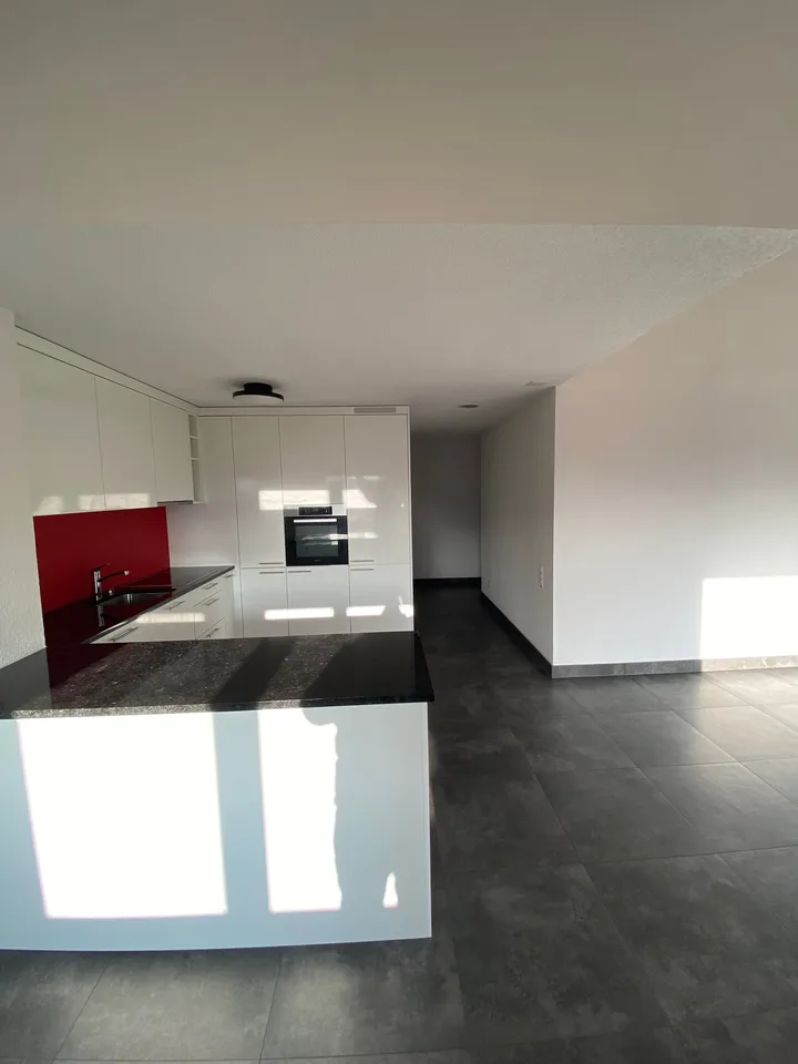 Spacieux appartement de 5.5 pièces avec balcon à Corcelles