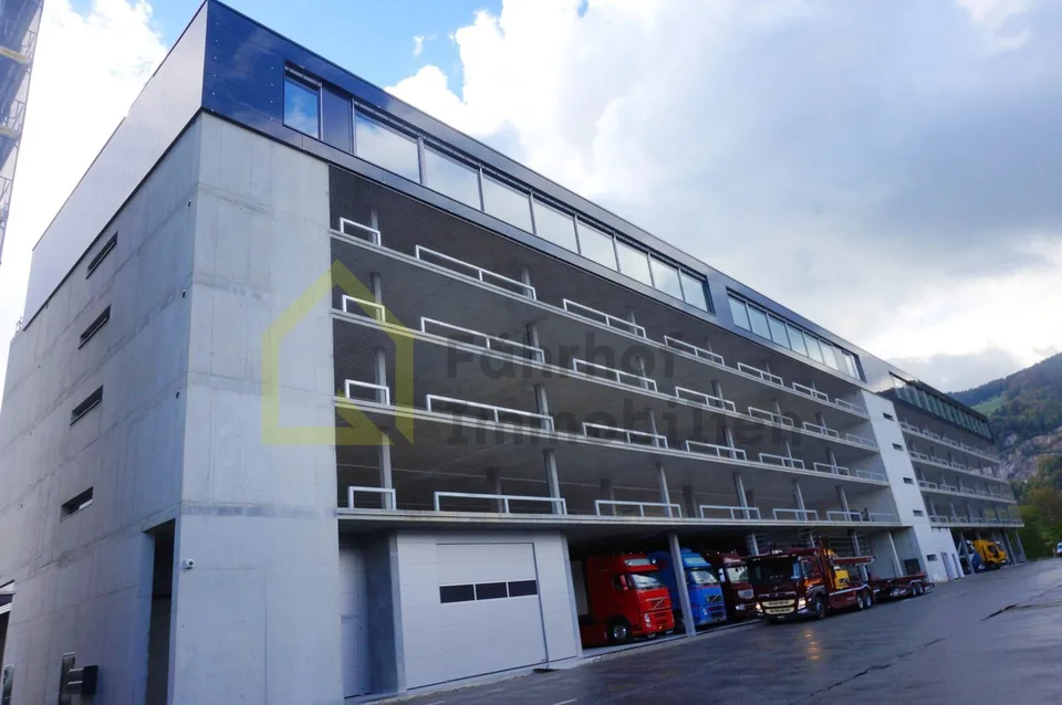PKW - Parkplätze in Parkhaus (Ladestationen E-Mobility vorhanden)