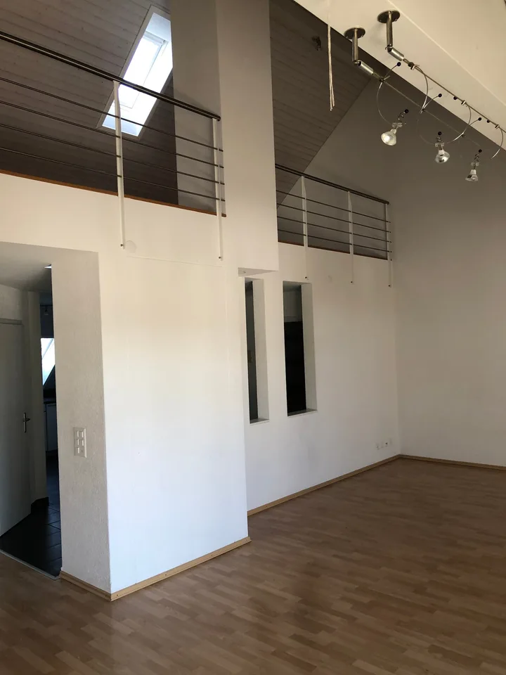 Incantevole appartamento maisonette 5.5 locali ad Auw – disponibile immediatamente!