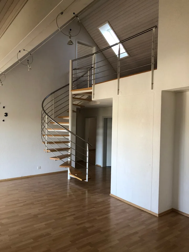 Incantevole appartamento maisonette 5.5 locali ad Auw – disponibile immediatamente!