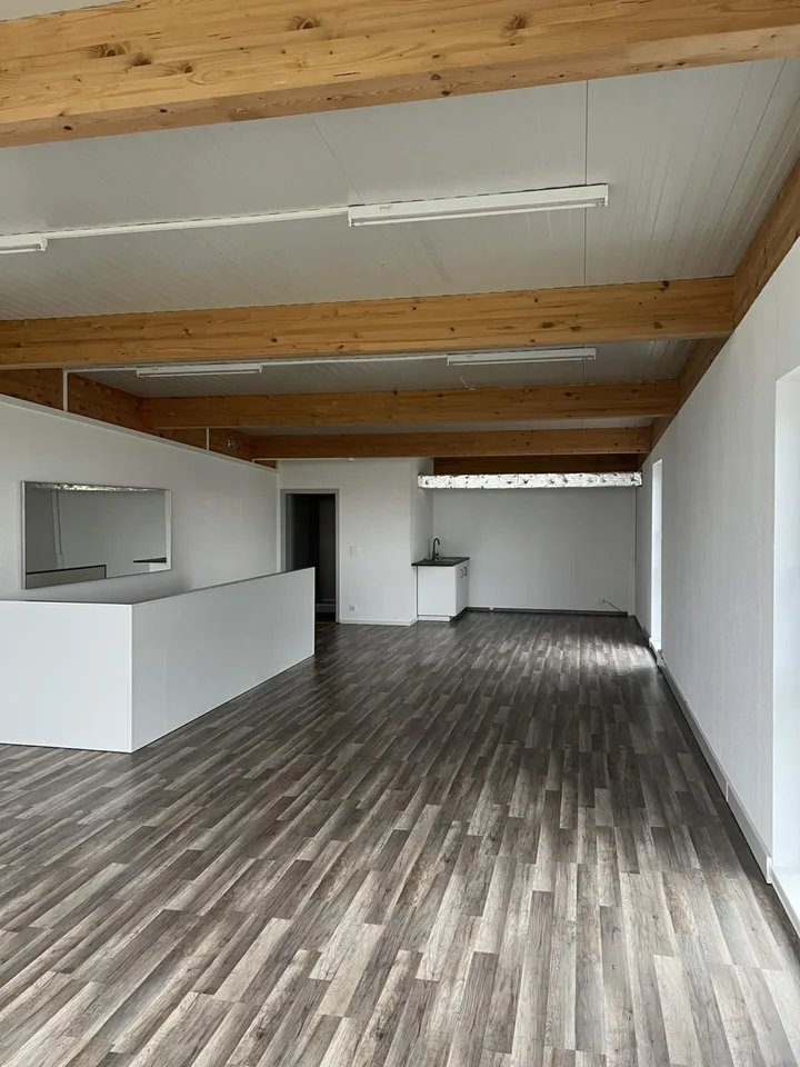 2182 - Mehrere Gewerberäume / Boxen zur Miete in Cortaillod