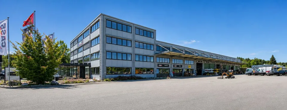 Ganzer Gebäudeteil und ca. 1'500 m² Aussenfläche verfügbar!