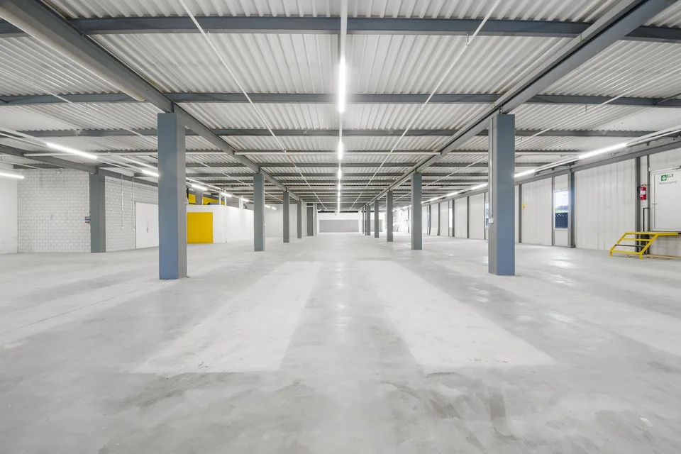 Pôle logistique efficace avec infrastructure complète – surfaces de 420 à 2'300 m² – photo 7 sur 18