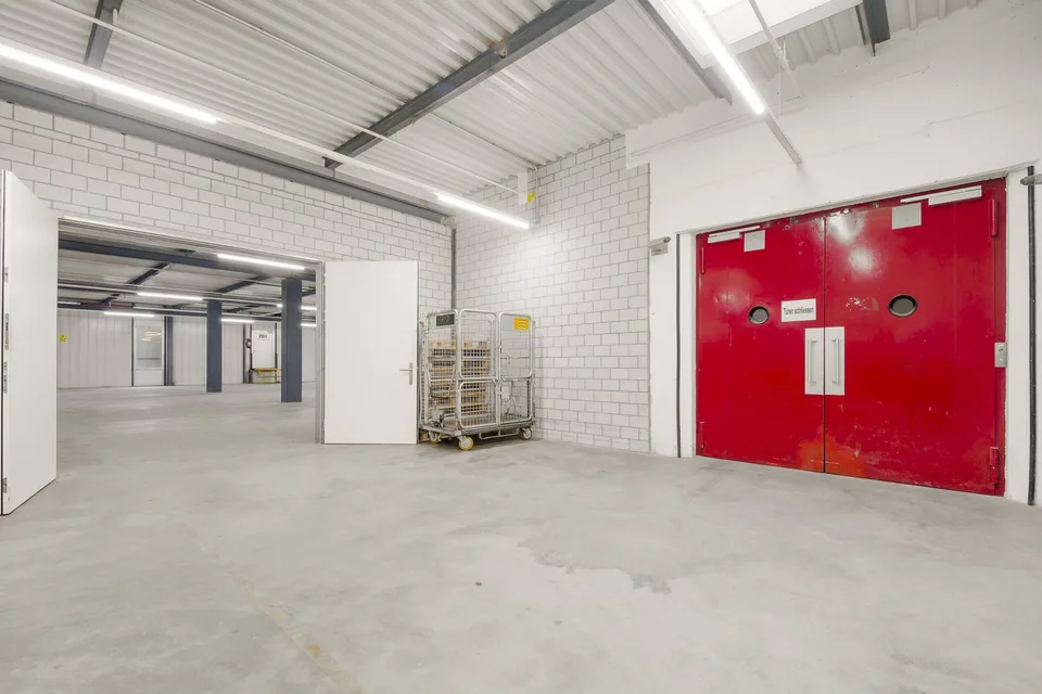 Pôle logistique efficace avec infrastructure complète – surfaces de 420 à 2'300 m² – photo 6 sur 18