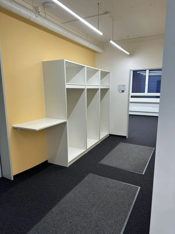 Ampio ufficio/spazi commerciali a Zürich Altstetten
