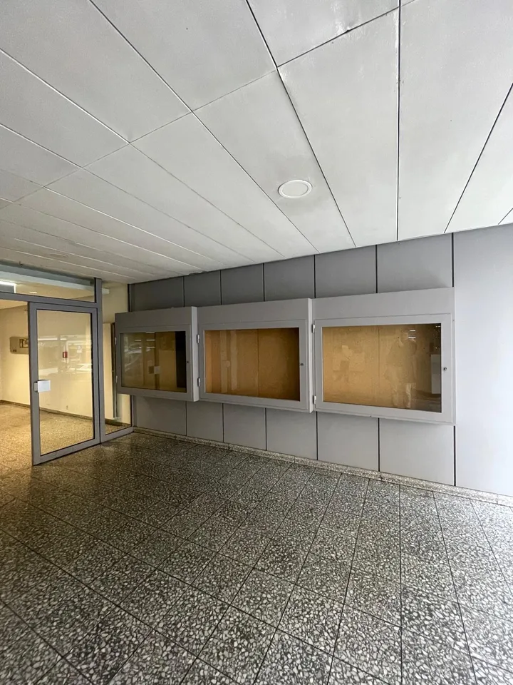 A louer vitrine publicitaire