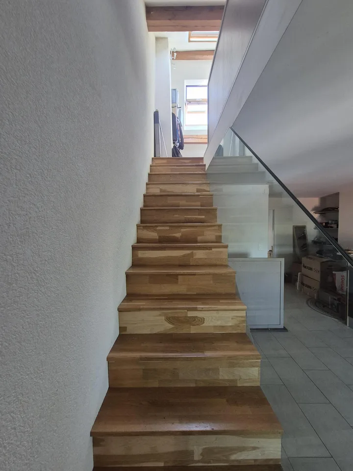 Zweieinhalb-Zimmer-Wohnung im dritten Stock mit Mezzanine