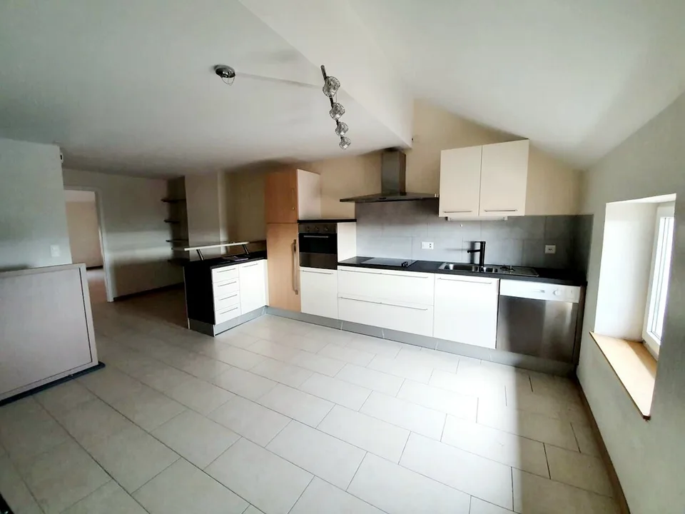 Zweieinhalb-Zimmer-Wohnung im dritten Stock mit Mezzanine