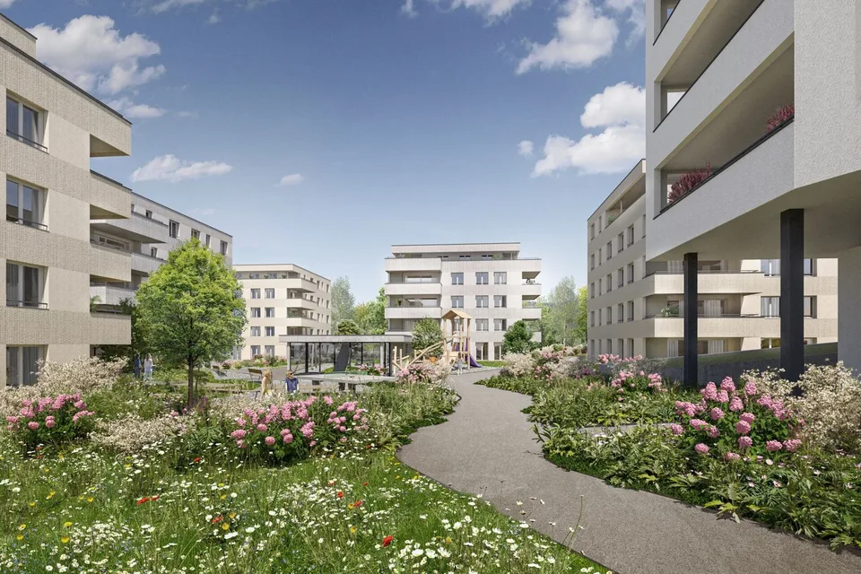 Motorradparkplatz nahe Dorfzentrum