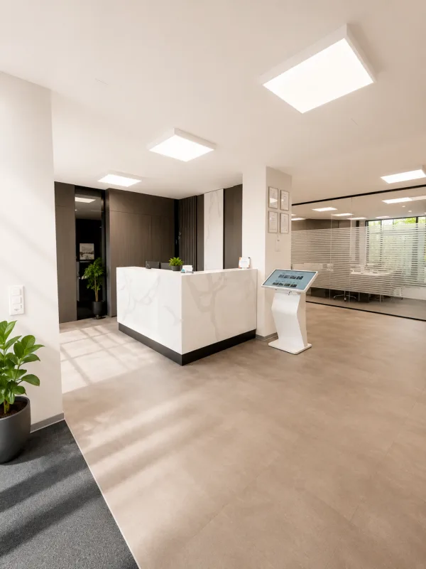 A. Bureau avec vitrine - 14 m² - Rte des Arsenaux