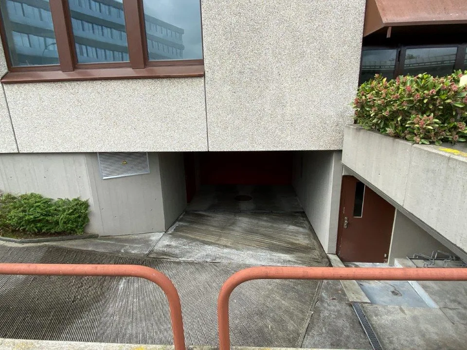 Erstklassige Lage: Tiefgaragenplatz beim Bahnhof Glattbrugg zu vermieten – Foto 6 von 8