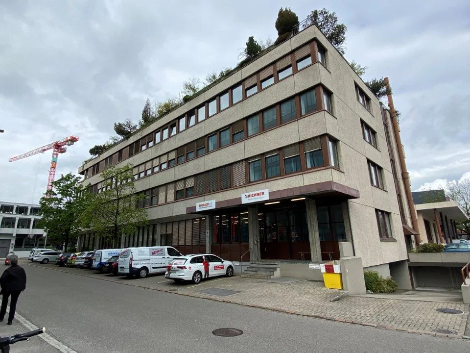 Erstklassige Lage: Tiefgaragenplatz beim Bahnhof Glattbrugg zu vermieten