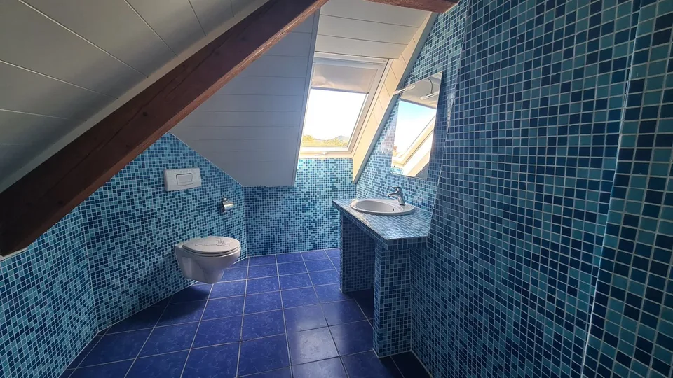 Charmantes Dachstudio zur Miete in Cornol