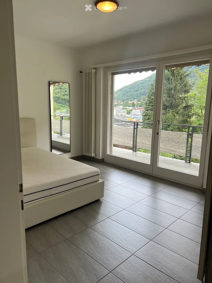 Appartement 2.5 immergé dans le vert avec piscine