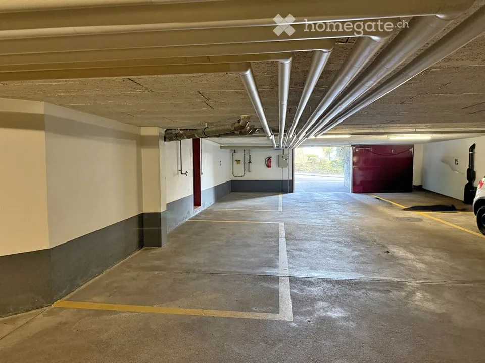 Einstellhallenplatz an der Segantinistrasse in Zürich-Höngg