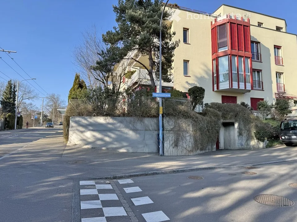 Posto auto in Segantinistrasse a Zürich-Höngg