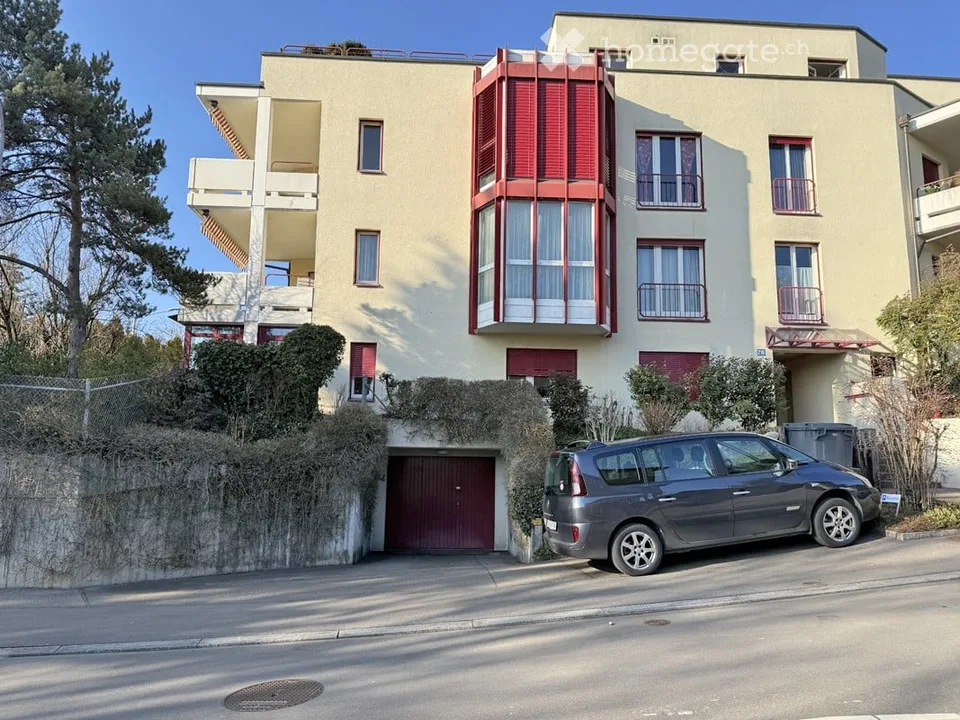 Posto auto in Segantinistrasse a Zürich-Höngg