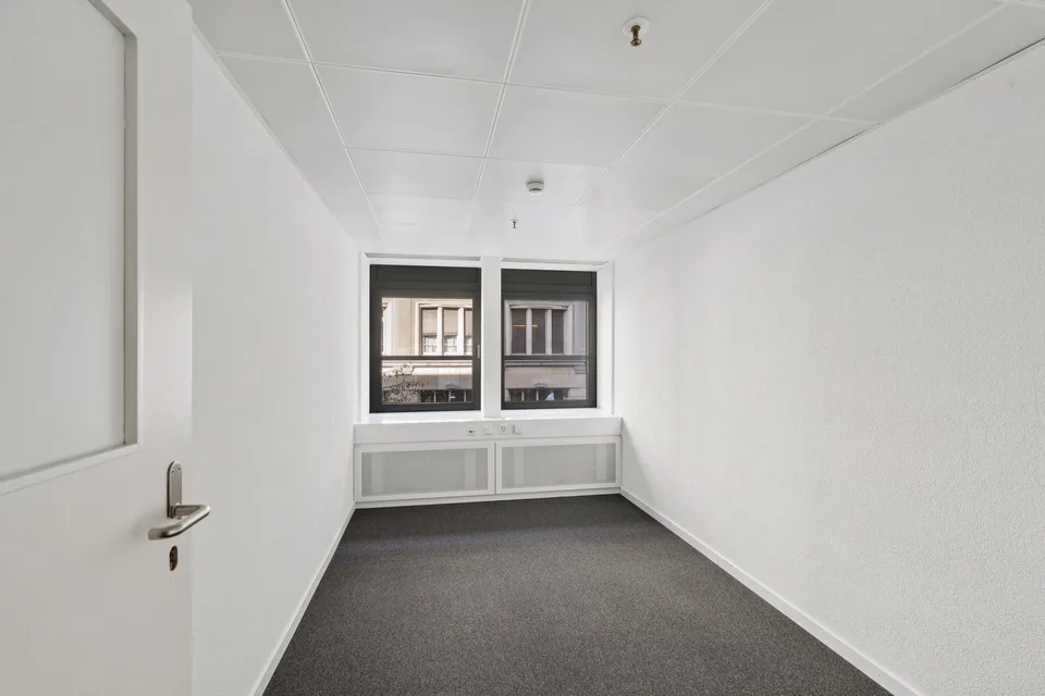 Bureau dans le (centre commercial) de St-Gall