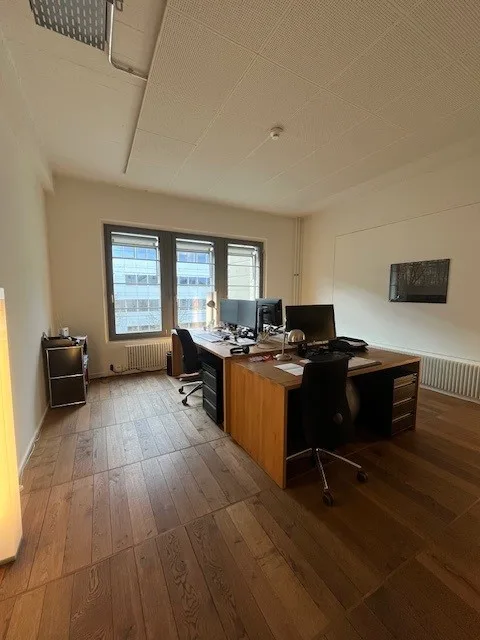 Prêt à être occupé avec toutes les commodités ! Meilleur emplacement commercial dans une communauté de bureaux dynamique ! – photo 6 sur 8