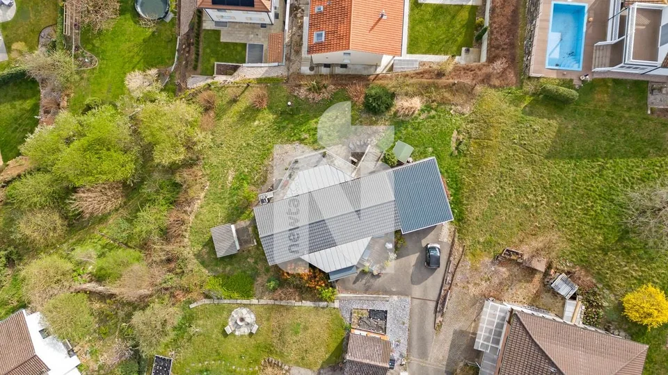 Reserviert: Freistehendes Einfamilienhaus mit Weitsicht, grossem Garten, Garagenbox und Carport