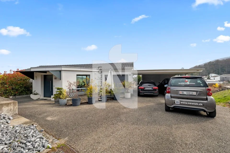 Reserviert: Freistehendes Einfamilienhaus mit Weitsicht, grossem Garten, Garagenbox und Carport