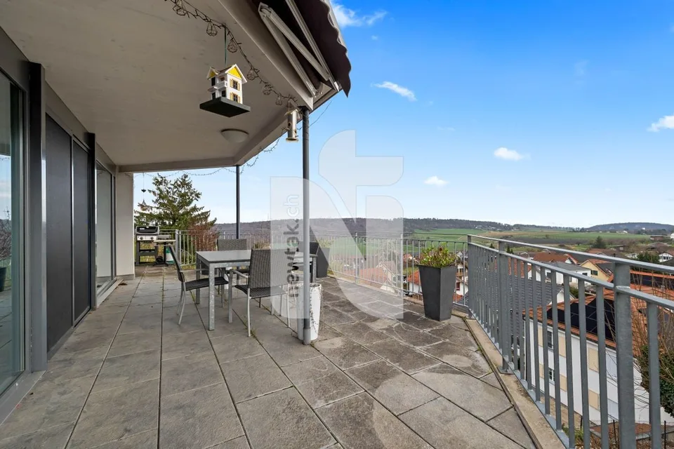 Reserviert: Freistehendes Einfamilienhaus mit Weitsicht, grossem Garten, Garagenbox und Carport
