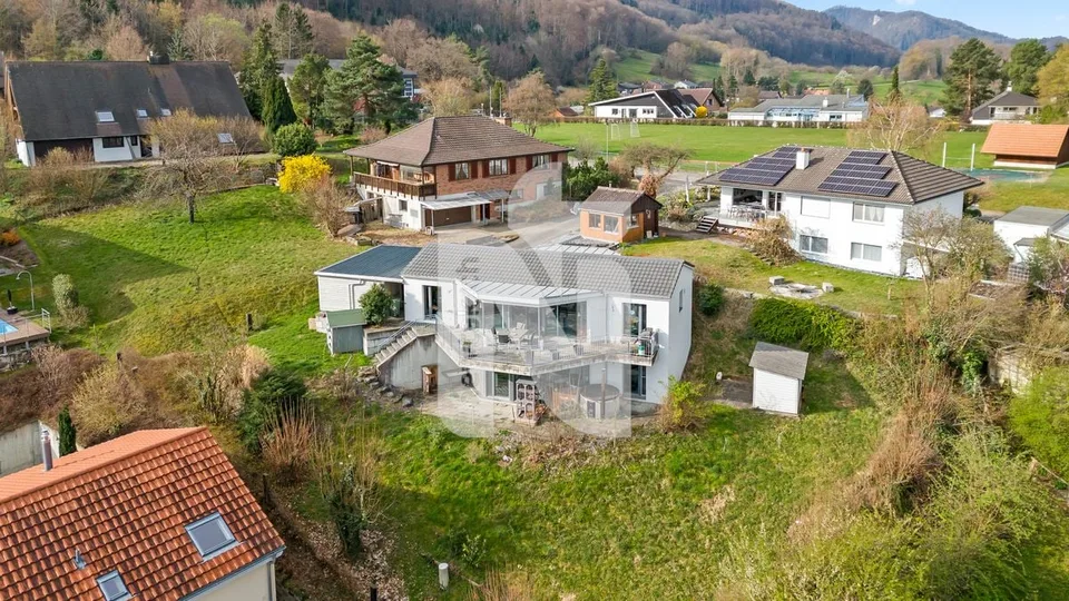 Reserviert: Freistehendes Einfamilienhaus mit Weitsicht, grossem Garten, Garagenbox und Carport