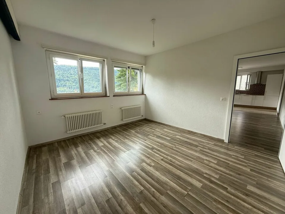 St-Imier, superbes 2.5-Zimmer-Wohnung im Erdgeschoss