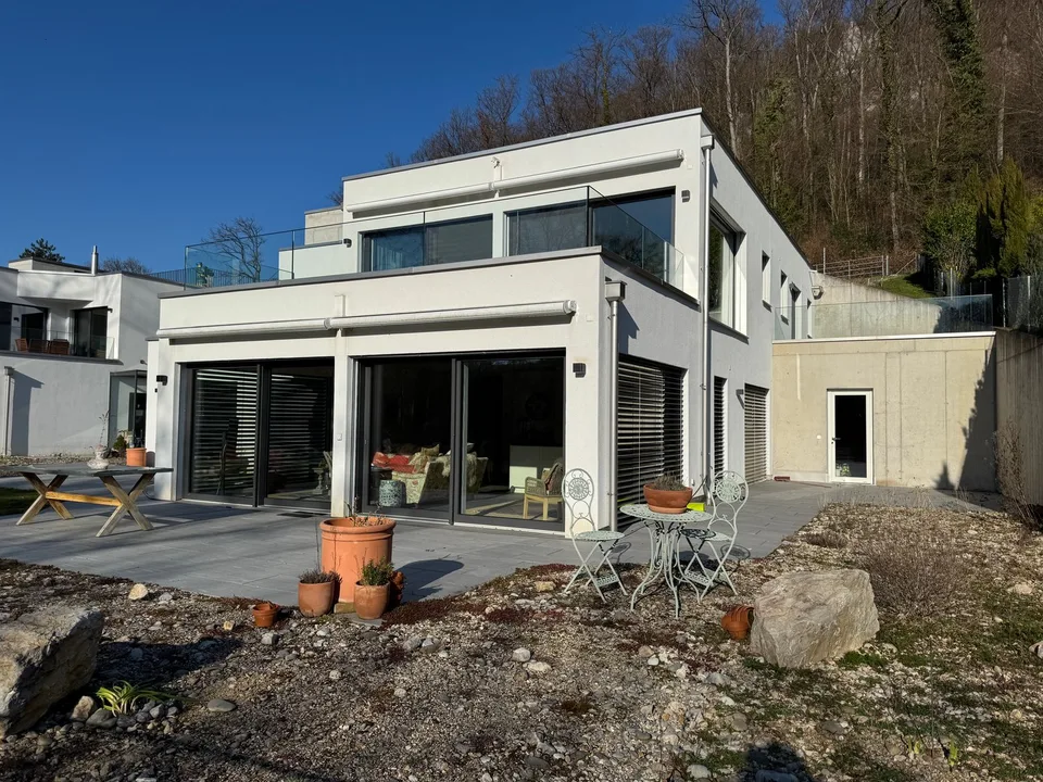 Appartamento 5,5 locali NWFL 162 m2 con posto a sedere in giardino / cantina / cantina del vino / tecnologia circa 60 m2 - in una casa di 2 famiglie