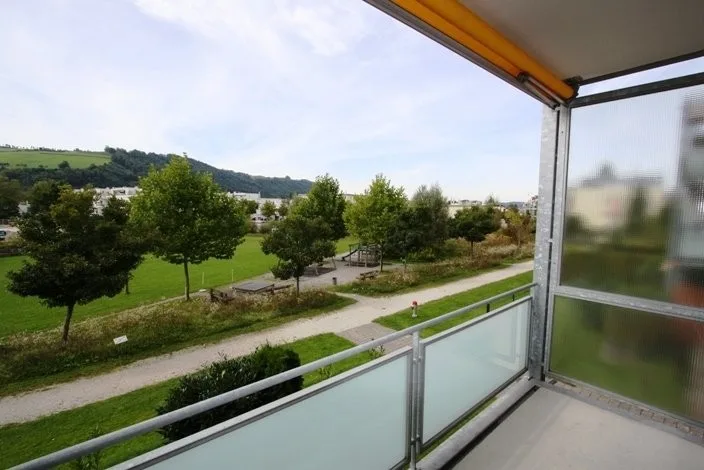 Lichtdurchflutetes Zuhause mit sonnigem Balkon und schönem Ausblick – Foto 9 von 9