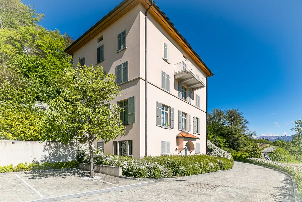 COLLINA D'ORO-AGRA, AFFITTASI ELEGANTE APPARTAMENTO ARREDATO DI 104 MQ (rif. 101)
